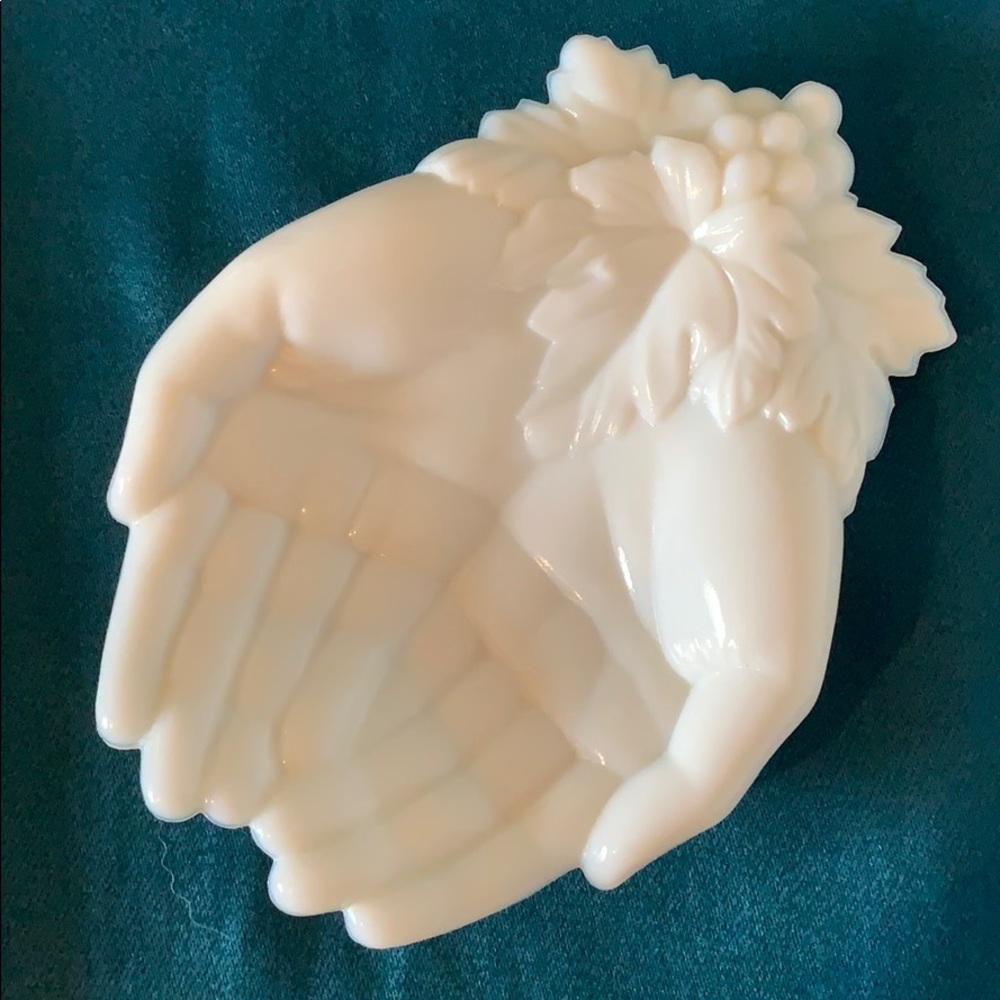 Vintage Westmoreland Open Hands & Grapes Dish - Picture 6 of 7